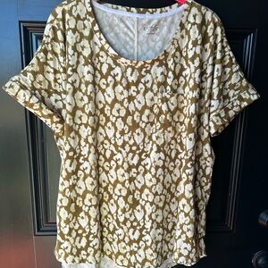Wonderly green mustard leopard large short sleeved